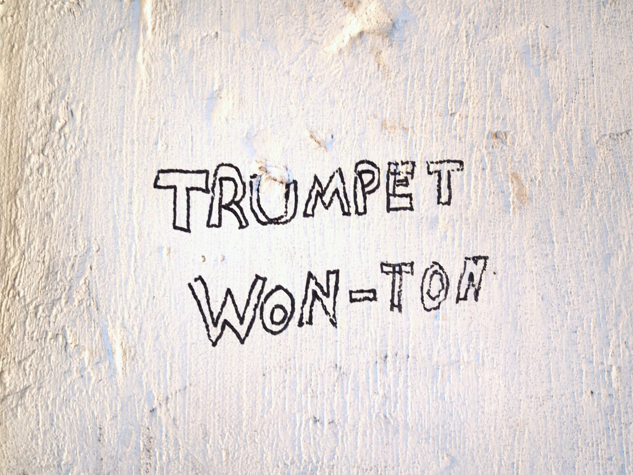 trumpet won-ton